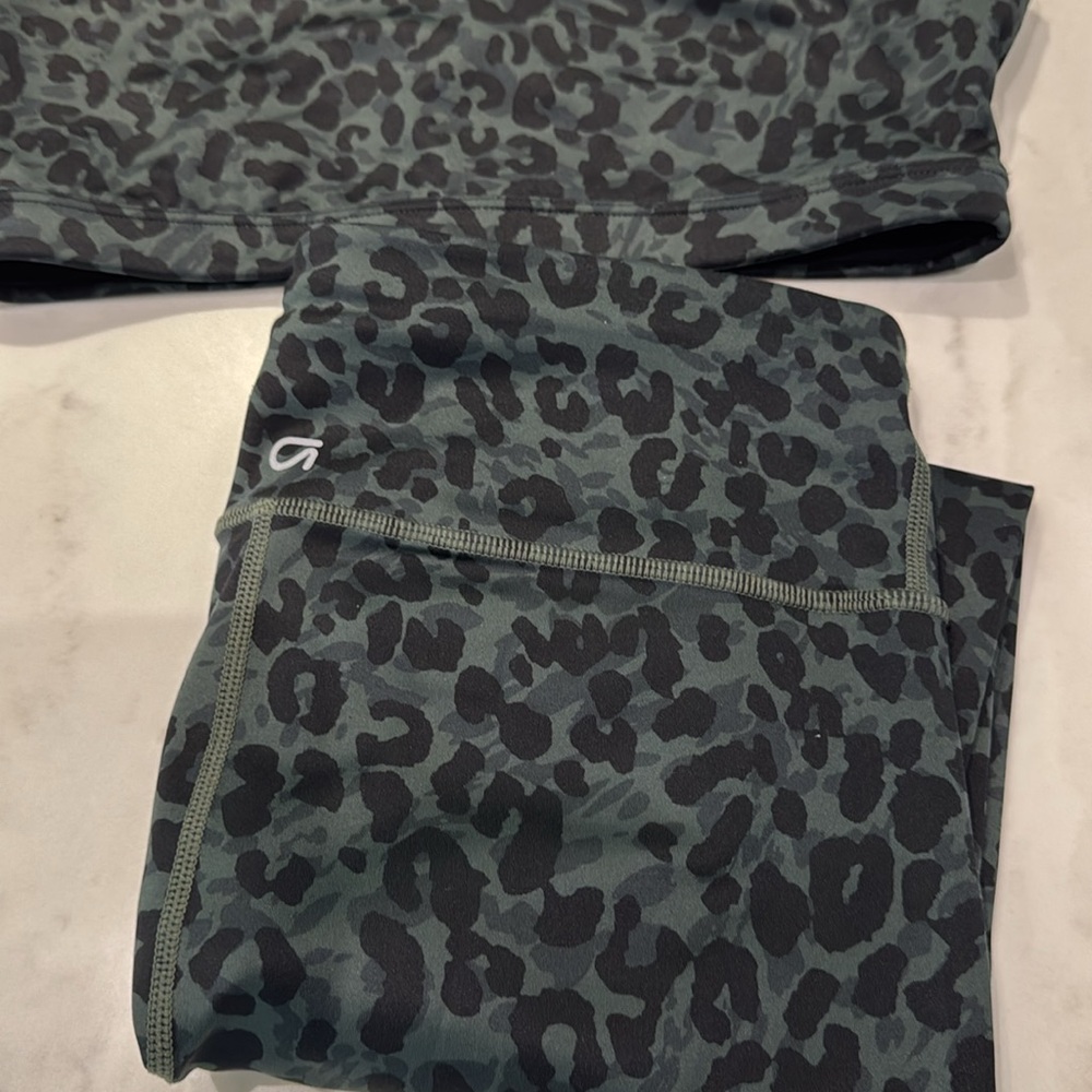 GAP ELIPSE 2pc 🐆💚🖤 - Picture 8 of 13